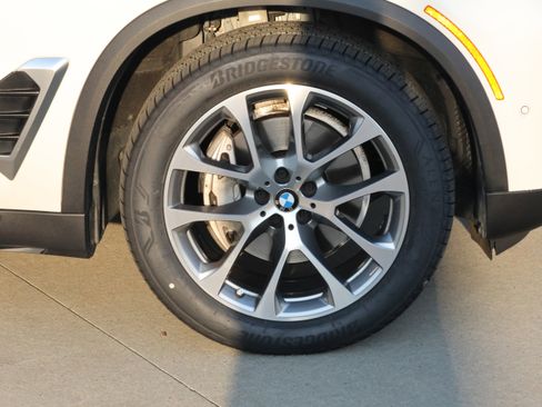 Used 2024 BMW X5 xDrive40i w/ Premium Package image 11