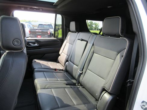 Certified 2023 GMC Yukon XL SLT AWD/4WD image 23