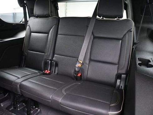 Used 2023 GMC Yukon SLT w/ SLT Luxury Package AWD/4WD image 13