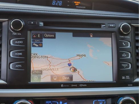 Used 2019 Toyota Highlander XLE image 17