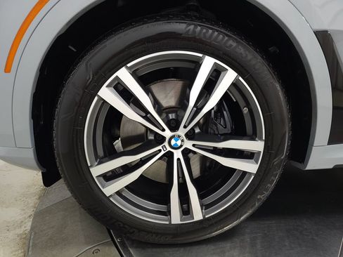 Used 2026 BMW X7 xDrive40i w/ M Sport Package AWD/4WD image 14