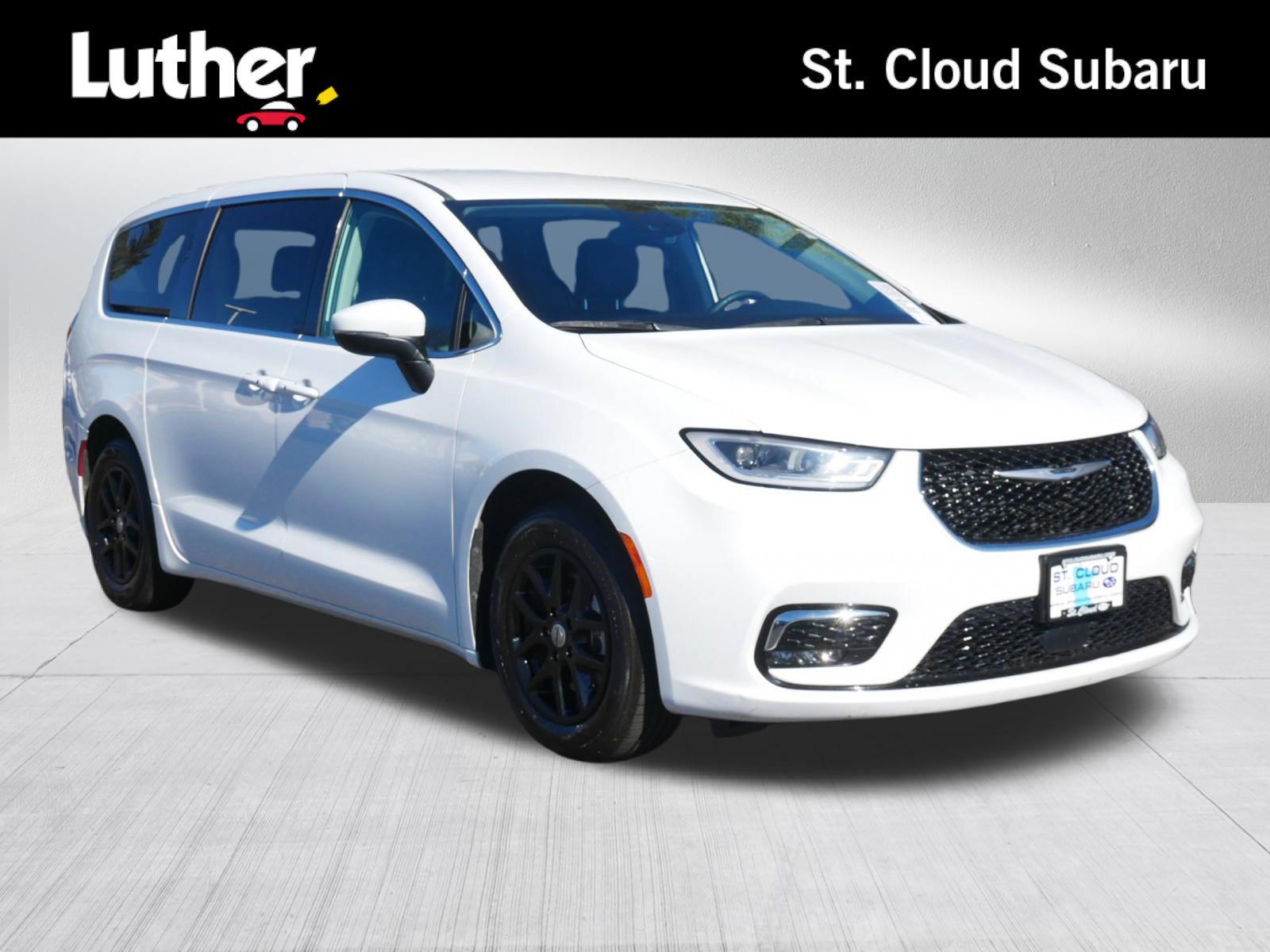 Used 2023 Chrysler Pacifica Touring-L FWD image 1