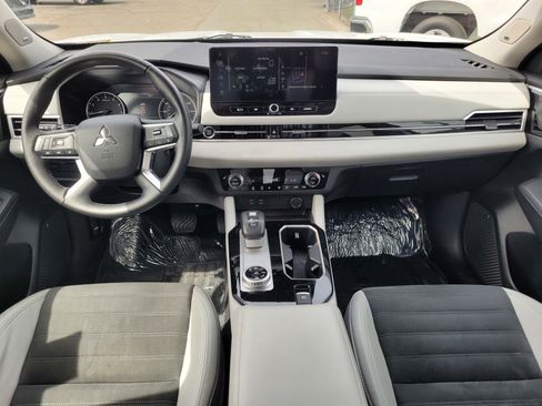 Used 2025 Mitsubishi Outlander SE AWD/4WD image 18
