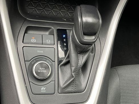 Used 2024 Toyota RAV4 LE AWD/4WD image 19