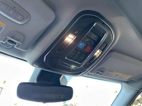 Used 2022 Jeep Grand Cherokee Limited 4xe image 25