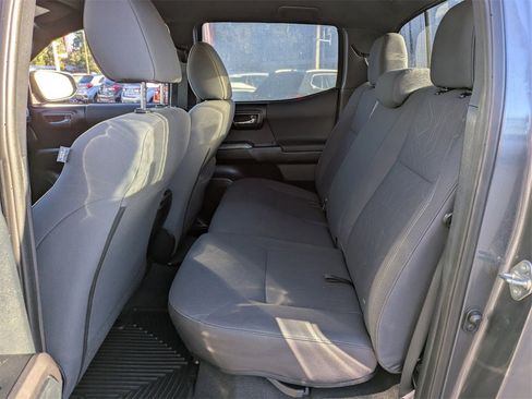 Used 2017 Toyota Tacoma TRD Sport image 14