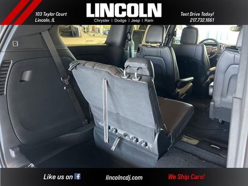 New 2026 Chrysler Pacifica Select image 8