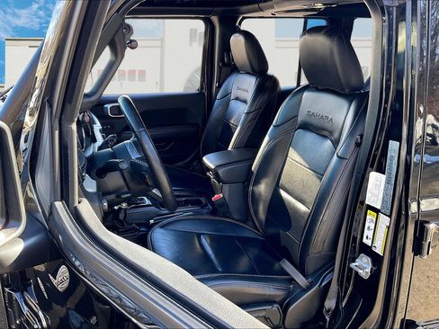 Used 2019 Jeep Wrangler Unlimited Sahara w/ Advanced Safety Group image 21