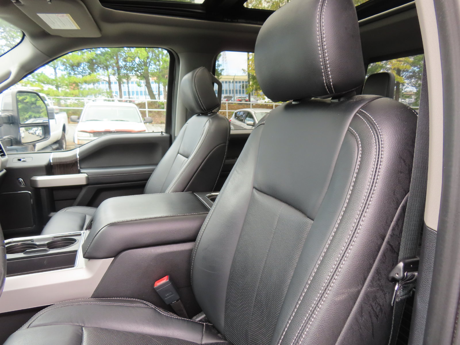 Used 2020 Ford F250 Lariat w/ Lariat Ultimate Package AWD/4WD image 28