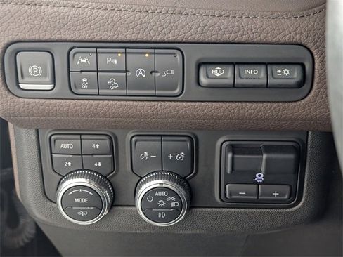 Used 2021 GMC Yukon Denali w/ Denali Ultimate Package image 16