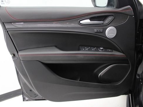 Used 2023 Alfa Romeo Stelvio Estrema image 12