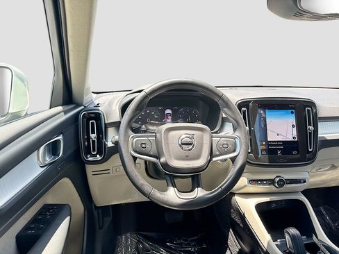 Used 2021 Volvo XC40 T4 Momentum w/ Premium Package FWD image 22