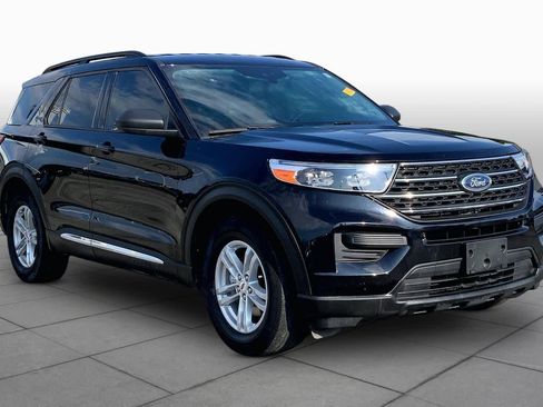 Used 2023 Ford Explorer XLT RWD image 3