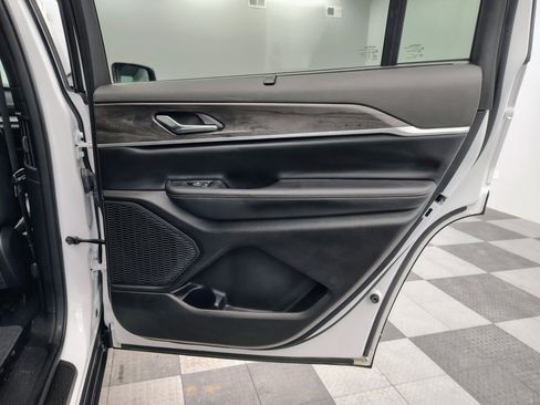 Used 2024 Jeep Grand Cherokee L Limited w/ Luxury Tech Group II image 32