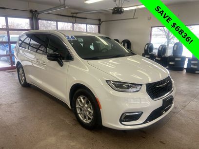 New 2026 Chrysler Pacifica Select