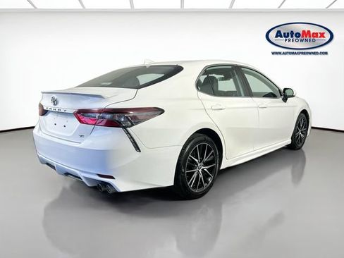 Used 2024 Toyota Camry SE FWD image 2