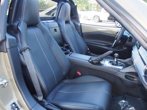 Used 2024 MAZDA MX-5 Miata RF Grand Touring RWD image 11