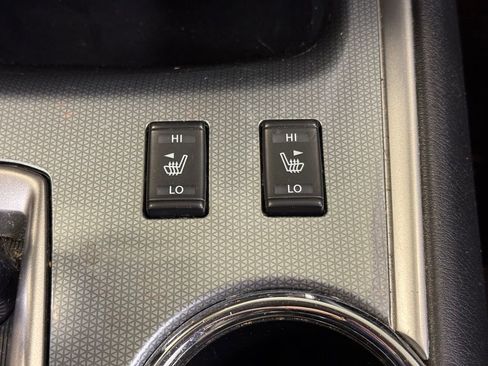 Used 2018 Nissan Pathfinder SL FWD image 37