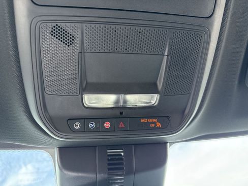 Used 2025 Chevrolet Traverse LT FWD image 18