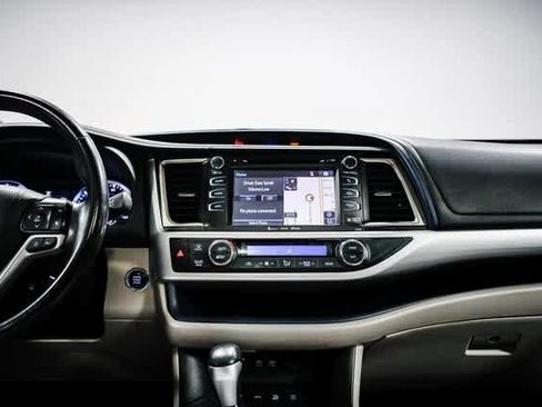 Certified 2019 Toyota Highlander XLE image 14