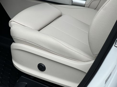 New 2026 Mercedes-Benz GLB 250 4MATIC image 19