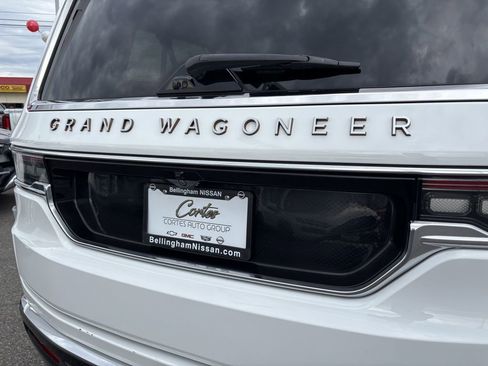 Used 2024 Jeep Grand Wagoneer L Series III AWD/4WD image 10