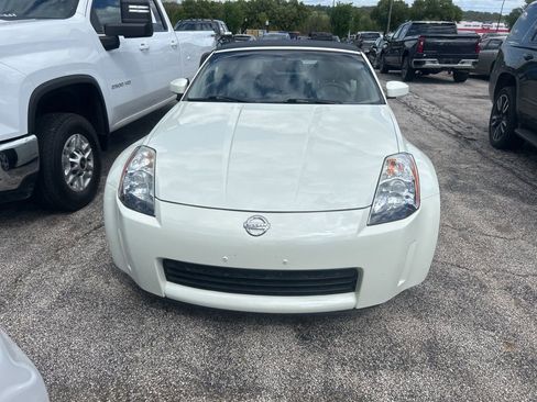 Used 2004 Nissan 350Z Touring RWD image 2