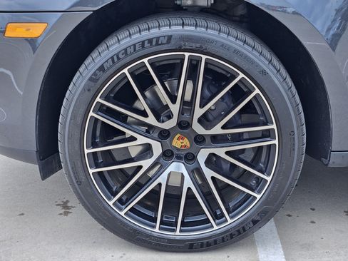 Certified 2026 Porsche Macan AWD/4WD image 14