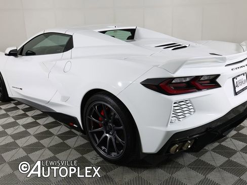 Used 2023 Chevrolet Corvette Stingray Premium Conv w/ Z51 Performance Package RWD image 8