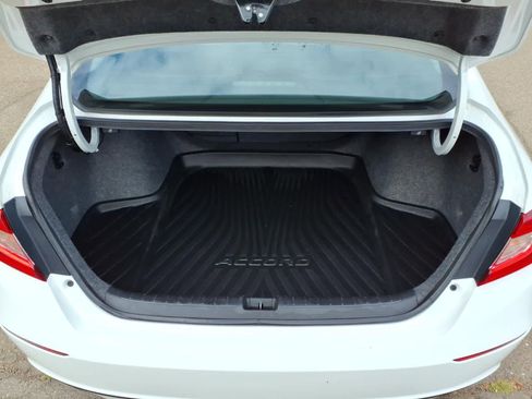 Used 2018 Honda Accord EX image 6