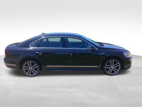 Used 2019 Volkswagen Passat 2.0T SE R-Line FWD image 5