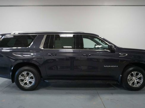 Used 2024 GMC Yukon XL SLE image 7