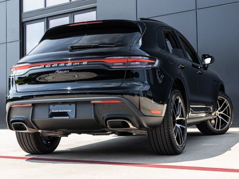 Certified 2025 Porsche Macan AWD/4WD image 11