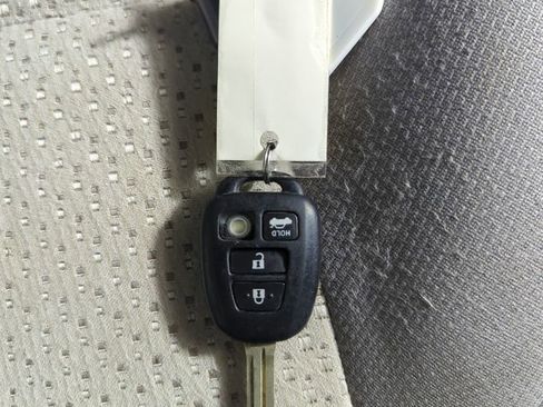 Used 2012 Toyota Camry LE FWD image 22