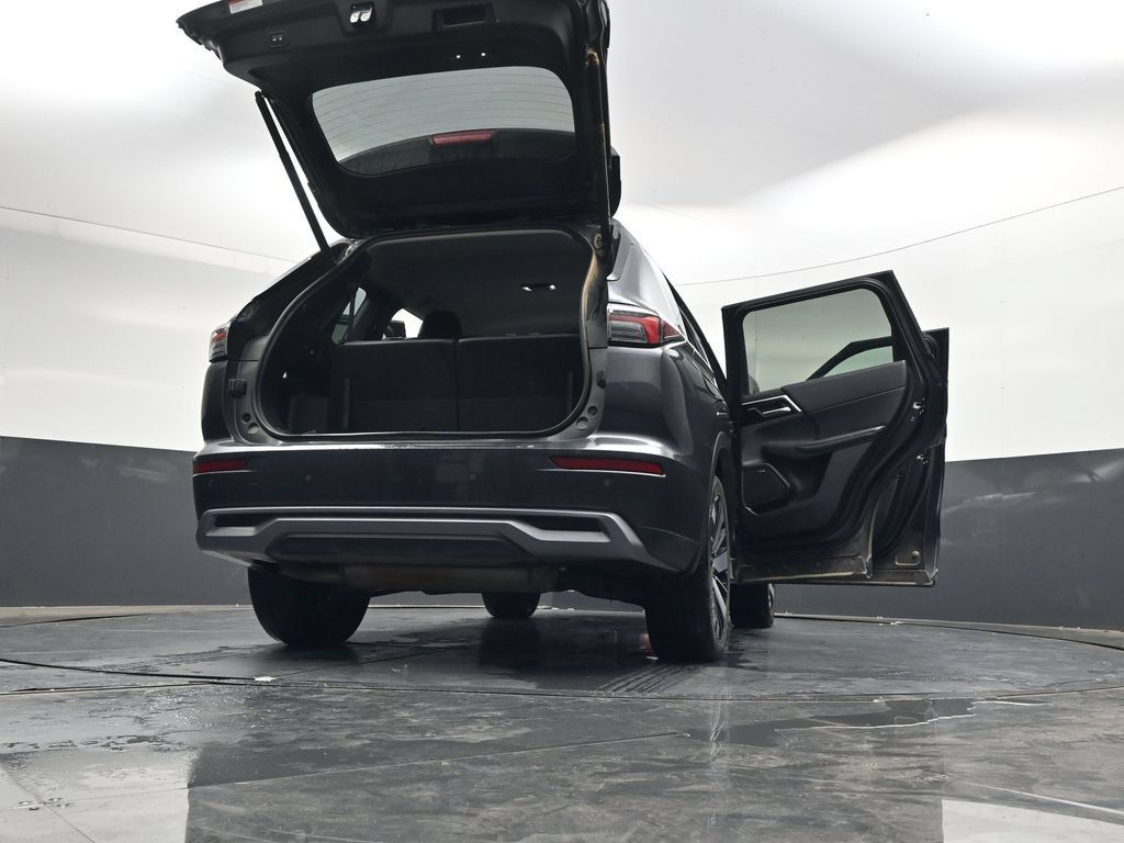 Used 2025 Mitsubishi Outlander SE FWD image 39