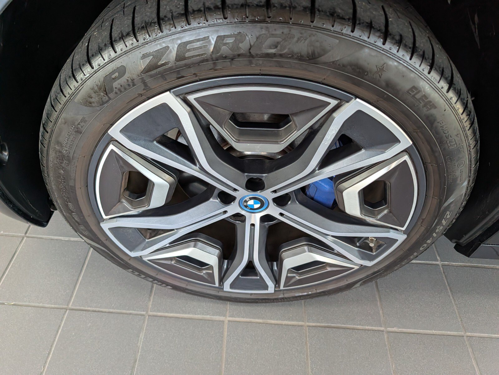 Used 2024 BMW iX xDrive50 AWD/4WD image 9