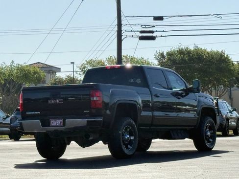 Used 2018 GMC Sierra 2500 SLE w/ SLE Preferred Package AWD/4WD image 4