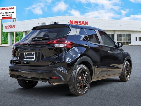 Used 2023 Nissan Kicks S w/ Interior Electronics Package image 4