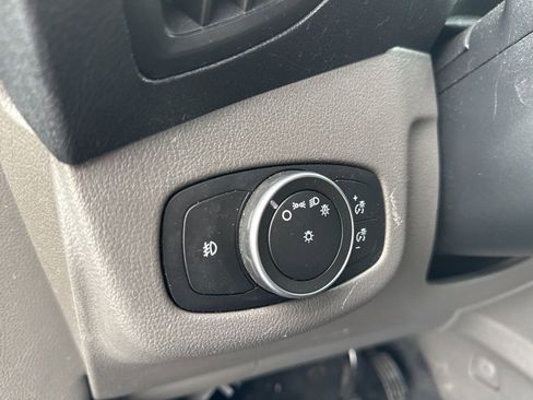 Used 2020 Ford Transit Connect XLT image 11