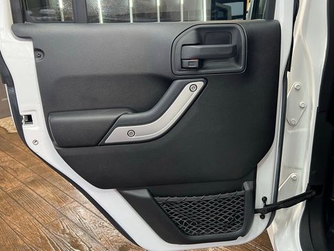 Used 2015 Jeep Wrangler Unlimited Sahara w/ Connectivity Group image 13