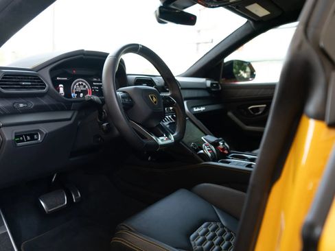 Used 2021 Lamborghini Urus AWD/4WD image 45