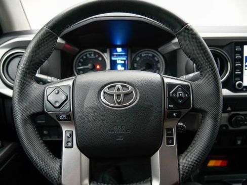 Used 2022 Toyota Tacoma SR5 AWD/4WD image 15