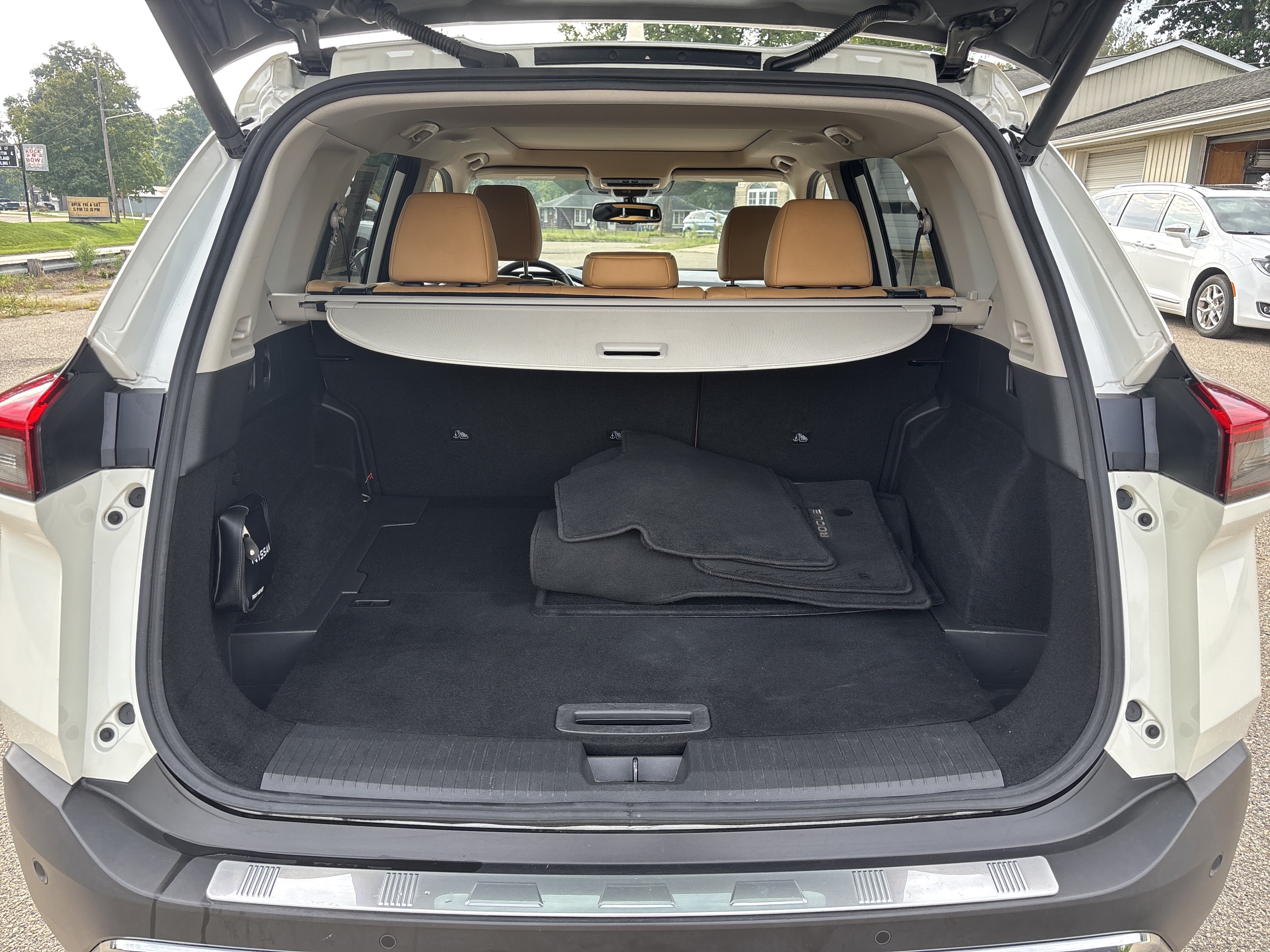 Used 2021 Nissan Rogue Platinum FWD image 9