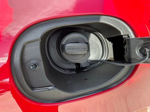 Used 2025 Porsche Macan image 36