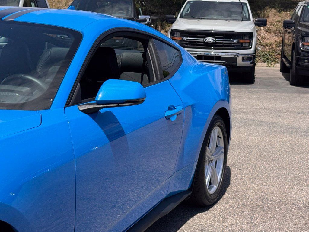 Used 2026 Ford Mustang Premium RWD image 9