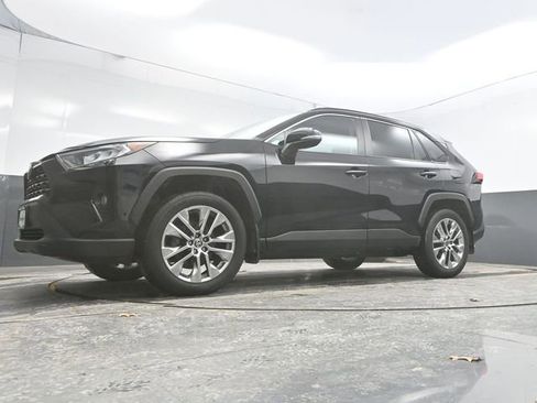 Used 2021 Toyota RAV4 XLE Premium image 29