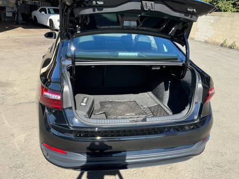 Used 2025 Volkswagen Jetta SE w/ Sunroof Package image 24