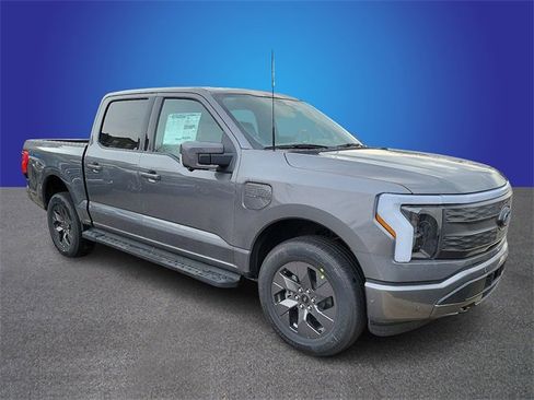 New 2023 Ford F150 Lightning Lariat w/ Max Trailer Tow Package image 2