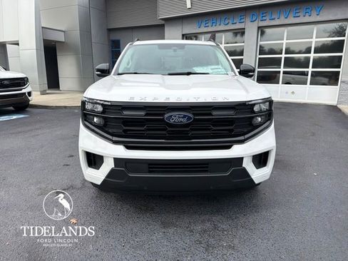 New 2026 Ford Expedition Active image 2