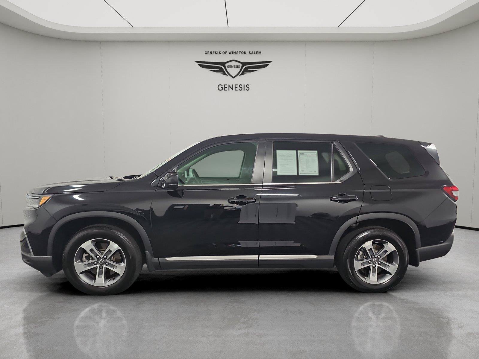 Used 2025 Honda Pilot EX-L image 2